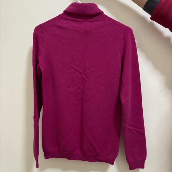 Uniqlo 100% Cashmere Turtle Neck Sweater - Picture 2 of 3